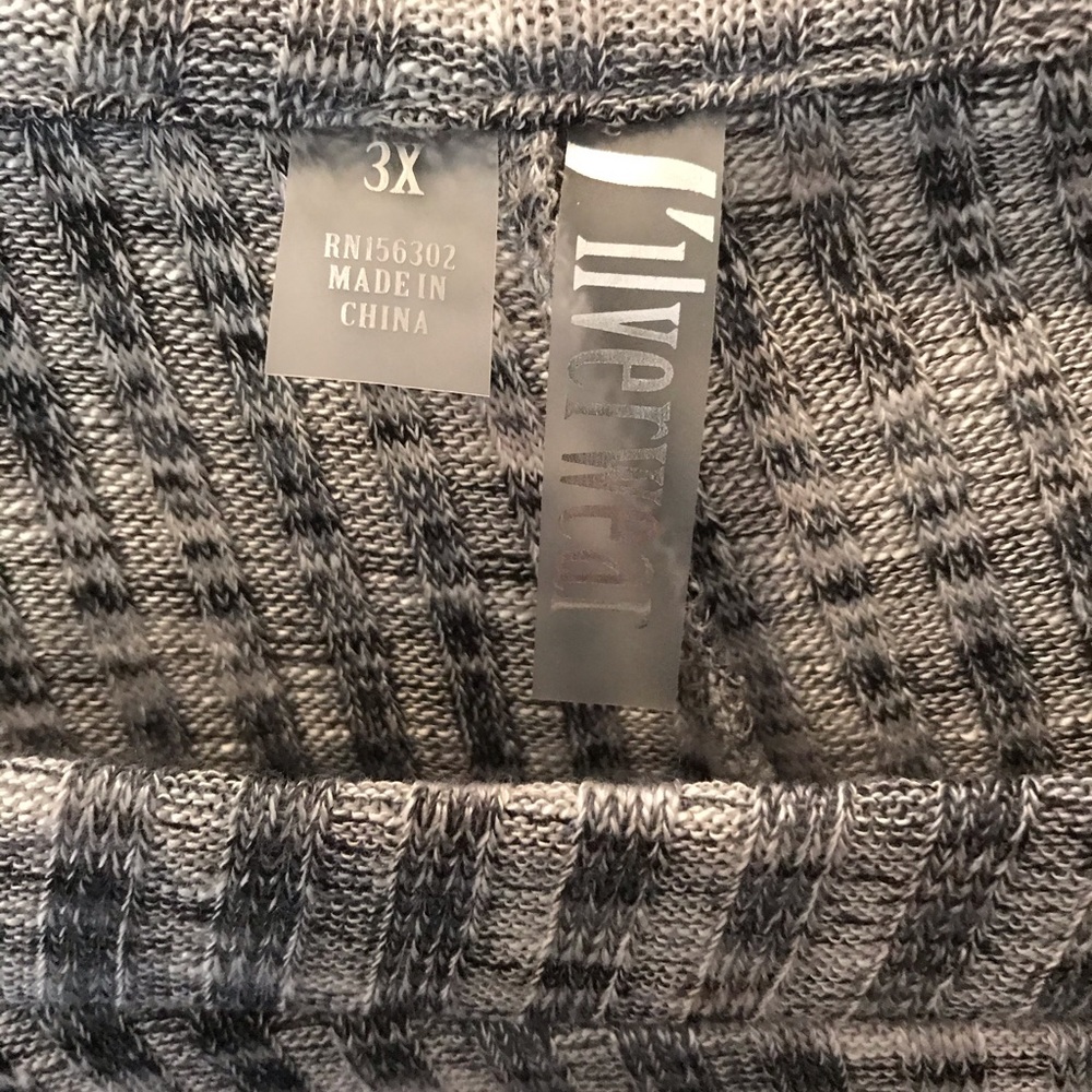 Silverware black and white long sleeve knit - Picture 9 of 10